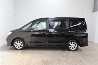 2013 Nissan Serena - Thumbnail