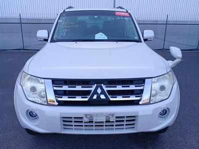 2013 Mitsubishi Pajero - Thumbnail