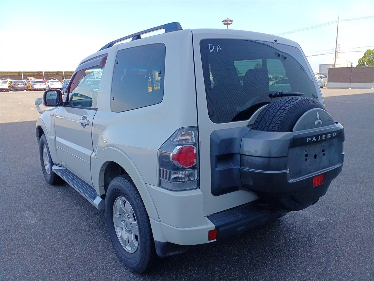 2013 Mitsubishi Pajero