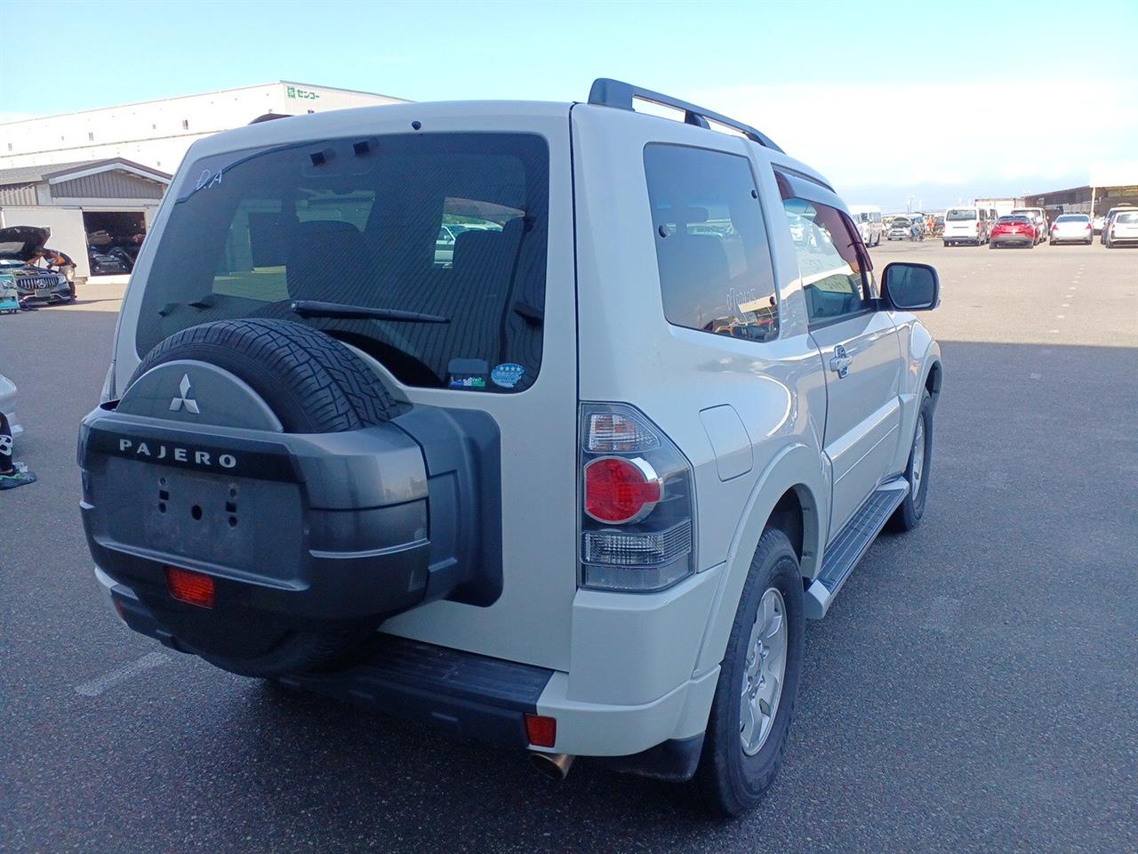 2013 Mitsubishi Pajero