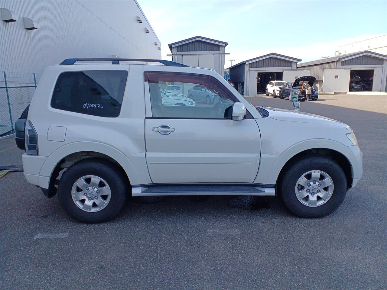 2013 Mitsubishi Pajero