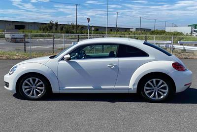 2013 Volkswagen Beetle - Thumbnail