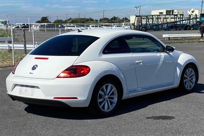 2013 Volkswagen Beetle - Thumbnail