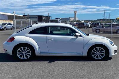 2013 Volkswagen Beetle - Thumbnail