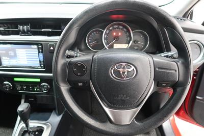2013 Toyota Auris - Thumbnail