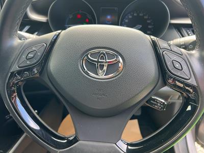 2017 Toyota C-HR - Thumbnail