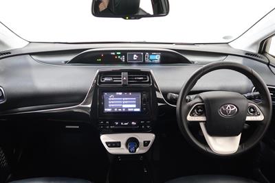 2018 Toyota Prius - Thumbnail