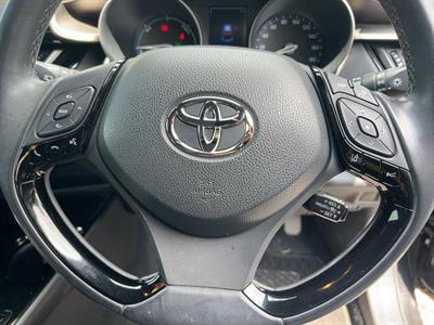 2017 Toyota C-hr - Thumbnail