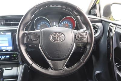 2015 Toyota Auris - Thumbnail