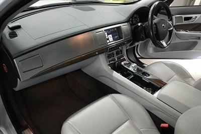 2015 Jaguar XF - Thumbnail