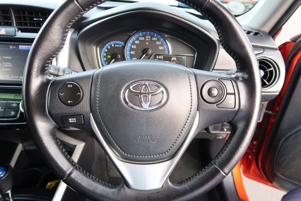 Toyota Corolla G HYBRID 2016