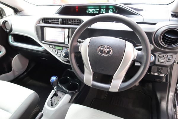 Toyota Aqua S HYBRID 2012