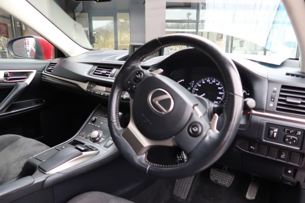 Lexus CT200H HYBRID VER 2015