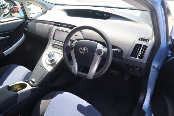 Toyota Prius S PHEV 2012