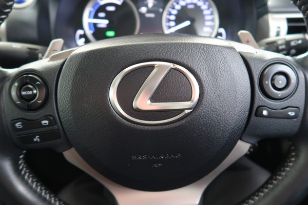 Lexus IS300h  2014