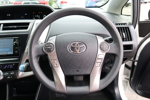 Toyota Prius ALPHA 2015