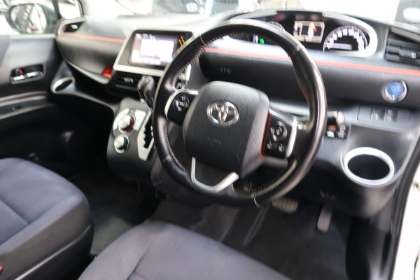 Toyota Sienta HYBRID G 2016