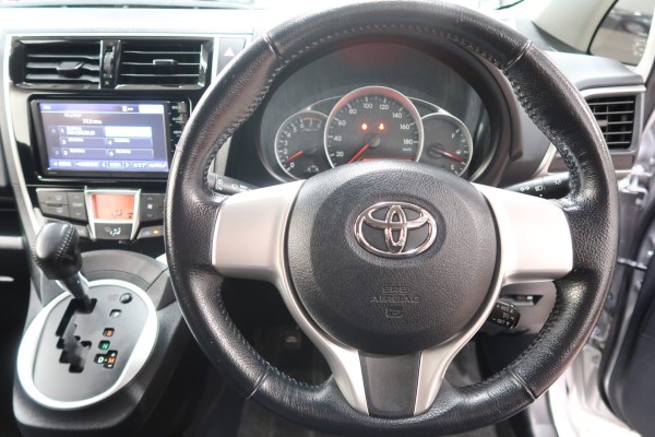 Toyota Ractis 1.5G 2015
