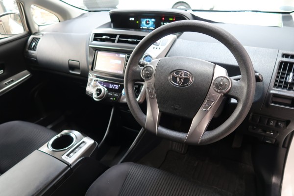 Toyota Prius ALPHA S 2016