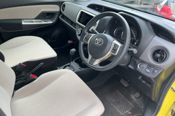 Toyota Vitz 1.3F 2015