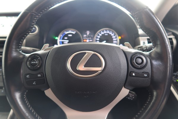 Lexus IS300h  2015