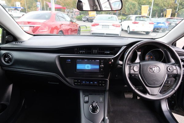 Toyota Auris HYBRID 2016